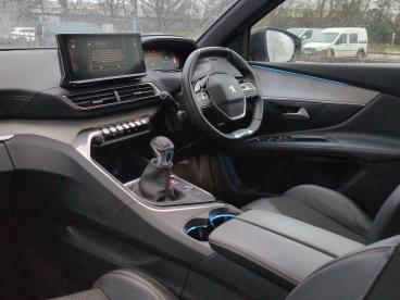 SPOTICAR Peugeot 3008 1.2 Puretech Gt Euro 6 (s/s) 5dr Used Car - Suv Petrol White - Portsmouth - 1200562605_2