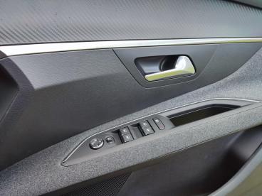 SPOTICAR Peugeot 3008 1.5 Bluehdi Active Premium + Eat Euro 6 (s/s) 5dr Used Car - Suv Diesel White - Invergordon - 1200568844_5