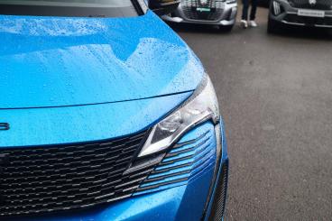 SPOTICAR Peugeot 3008 1.6 13.2kwh Gt E-eat 4wd Euro 6 (s/s) 5dr Used Car - Suv Plug-in Hybrid Blue - Leamington - 1200570026_5