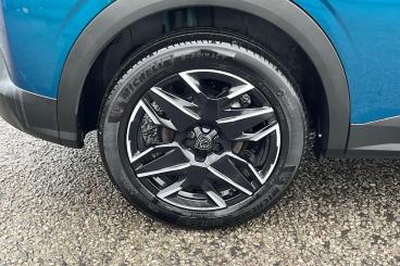 SPOTICAR Peugeot 3008 1.2 Hybrid Gt E-dsc6 Euro 6 (s/s) 5dr Used Car - Suv Hybrid Blue - Southend-on-sea - 1200572142_5