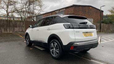 SPOTICAR Peugeot 3008 1.2 Hybrid Allure Premium + E-dsc6 Euro 6 (s/s) 5d Used Car - Suv Hybrid White - Walton On Thames - 1200581717_5