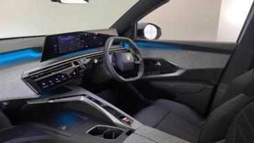 SPOTICAR Peugeot 3008 1.2 Hybrid Gt E-dsc6 Euro 6 (s/s) 5dr Used Car - Suv Hybrid White - Walton On Thames - 1200585118_2