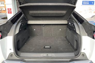 SPOTICAR Peugeot 3008 1.2 Hybrid Gt E-dsc6 Euro 6 (s/s) 5dr Used Car - Suv Hybrid White - Newark On Trent - 1200585631_5