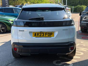 SPOTICAR Peugeot 3008 1.6 13.2kwh Gt E-eat 4wd Euro 6 (s/s) 5dr Used Car - Suv Plug-in Hybrid White - Leamington - 1200597368_4