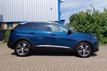 SPOTICAR Peugeot 3008 1.5 Bluehdi Allure Premium + Euro 6 (s/s) 5dr Used Car - Suv Diesel Blue - Fareham - 1200599581_2