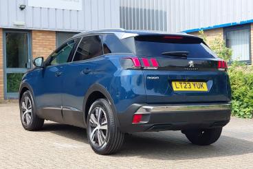 SPOTICAR Peugeot 3008 1.5 Bluehdi Allure Premium + Euro 6 (s/s) 5dr Used Car - Suv Diesel Blue - Fareham - 1200599581_5