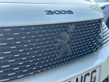 SPOTICAR Peugeot 3008 1.2 Puretech Gt Premium Eat Euro 6 (s/s) 5dr Used Car - Suv Petrol White - Worcester - 1200601244_3