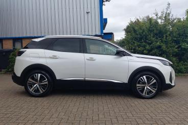 SPOTICAR Peugeot 3008 1.6 13.2kwh Allure Premium E-eat Euro 6 (s/s) 5dr Used Car - Suv Plug-in Hybrid White - Fareham - 1200601908_2