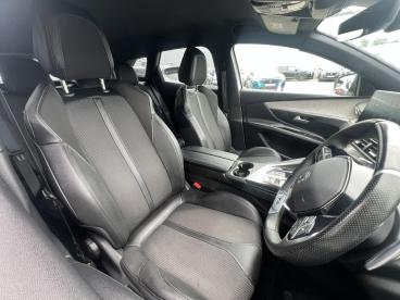 SPOTICAR Peugeot 3008 1.2 Puretech Gt Eat Euro 6 (s/s) 5dr Used Car - Suv Petrol White - Watford - 1200603510_4