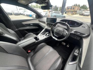 SPOTICAR Peugeot 3008 1.2 Puretech Gt Eat Euro 6 (s/s) 5dr Used Car - Suv Petrol White - Watford - 1200603510_5