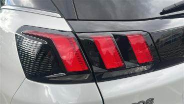 SPOTICAR Peugeot 3008 1.6 13.2kwh Gt Line E-eat Euro 6 (s/s) 5dr Used Car - Suv Plug-in Hybrid White - Chingford - 1200607792_5