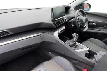 SPOTICAR Peugeot 3008 1.2 Puretech Allure Euro 6 (s/s) 5dr Used Car - Suv Petrol Black - Newbury - 1200608110_2