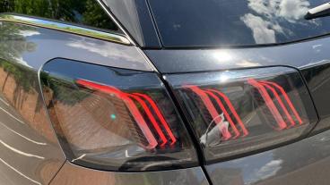 SPOTICAR Peugeot 3008 1.2 Puretech Gt Eat Euro 6 (s/s) 5dr Used Car - Suv Petrol Grey - Walton On Thames - 1200609146_5