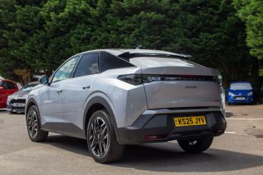 SPOTICAR Peugeot 3008 1.2 Gt E-dsc6 Euro 6 (s/s) 5dr Used Car - Suv Hybrid Grey - Hinckley - 1200610212_4