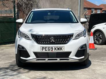 SPOTICAR Peugeot 3008 1.2 Puretech Allure Euro 6 (s/s) 5dr Used Car - Suv Petrol White - Ormskirk - 1200610681_4