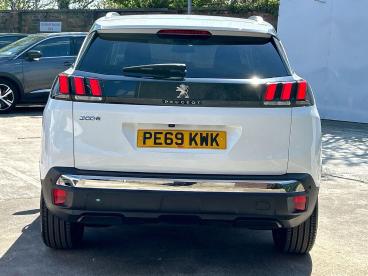 SPOTICAR Peugeot 3008 1.2 Puretech Allure Euro 6 (s/s) 5dr Used Car - Suv Petrol White - Ormskirk - 1200610681_5