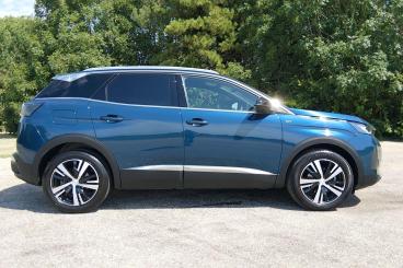 SPOTICAR Peugeot 3008 1.2 Puretech Gt Eat Euro 6 (s/s) 5dr Used Car - Suv Petrol Blue - Eastbourne - 1200613307_2