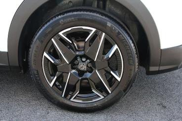 SPOTICAR Peugeot 3008 1.2 Gt E-dsc6 Euro 6 (s/s) 5dr Used Car - Suv Hybrid White - Walsall - 1200614244_5