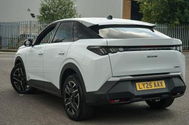 SPOTICAR Peugeot 3008 1.2 Allure E-dsc6 Euro 6 (s/s) 5dr Used Car - Suv Hybrid White - Bromsgrove - 1200615744_2