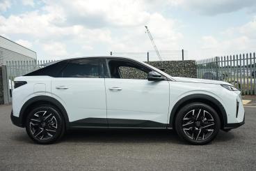 SPOTICAR Peugeot 3008 1.2 Allure E-dsc6 Euro 6 (s/s) 5dr Used Car - Suv Hybrid White - Bromsgrove - 1200615744_5