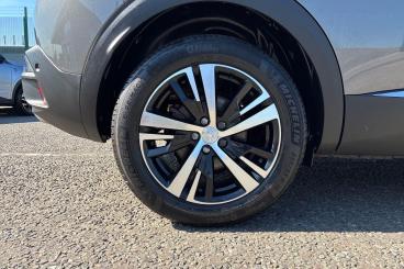 SPOTICAR Peugeot 3008 1.2 Puretech Gt Eat Euro 6 (s/s) 5dr Used Car - Suv Petrol Grey - Southend-on-sea - 1200617087_5