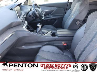 SPOTICAR Peugeot 3008 1.2 Puretech Allure Euro 6 (s/s) 5dr Used Car - Suv Petrol Black - Poole - 1200628698_4