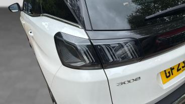 SPOTICAR Peugeot 3008 1.2 Puretech Gt Eat Euro 6 (s/s) 5dr Used Car - Suv Petrol White - Godalming - 1200632028_5