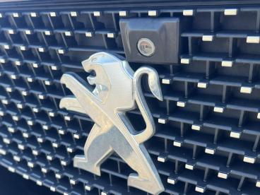 SPOTICAR Peugeot 3008 1.2 Puretech Gt Premium Eat Euro 6 (s/s) 5dr Used Car - Suv Petrol Black - Watford - 1200637470_5