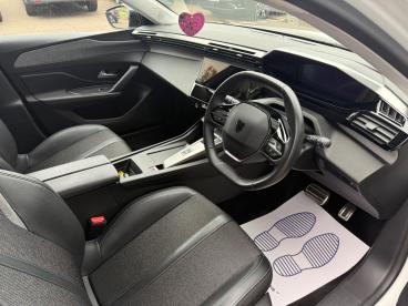 SPOTICAR Peugeot 308 1.2 Puretech Allure Premium Eat Euro 6 (s/s) 5dr Used Car - Saloon Petrol White - Boston - 1200549780_3