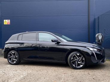 SPOTICAR Peugeot 308 1.2 Puretech Allure Premium Eat Euro 6 (s/s) 5dr Used Car - Saloon Petrol Black - Crewe - 1200560734_1