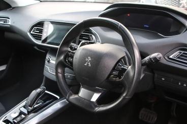 SPOTICAR Peugeot 308 1.2 Puretech Allure Premium Eat Euro 6 (s/s) 5dr Used Car - Saloon Petrol Red - Bulkington - 1200569624_5