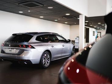 SPOTICAR Peugeot 308 1.2 Hybrid Gt E-dsc6 Euro 6 (s/s) 5dr Used Car - Saloon Hybrid Blue - Bromsgrove - 1200578011_2