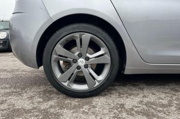 SPOTICAR Peugeot 308 1.2 Puretech Gpf Allure Eat Euro 6 (s/s) 5dr Used Car - Saloon Petrol Grey - Basildon - 1200584551_5