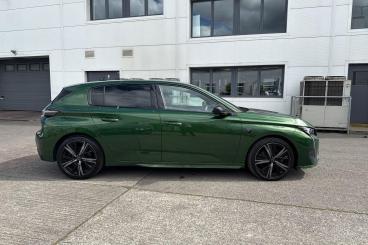 SPOTICAR Peugeot 308 1.6 12.4kwh Gt Premium E-eat Euro 6 (s/s) 5dr Used Car - Saloon Plug-in Hybrid Green - Exeter - 1200610777_2