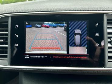 SPOTICAR Peugeot 308 1.2 Puretech Gt Premium Eat Euro 6 (s/s) 5dr Used Car - Saloon Petrol White - Tonbridge - 1200621966_5