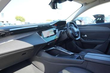 SPOTICAR Peugeot 308 1.2 Puretech Allure Premium Eat Euro 6 (s/s) 5dr Used Car - Saloon Petrol White - Great Yarmouth - 1200627790_3