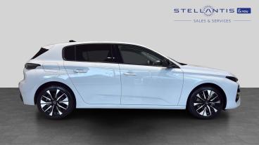 SPOTICAR Peugeot 308 1.6 17.2kwh Allure E-dsc Euro 6 (s/s) 5dr Used Car - Saloon Plug-in Hybrid White - West London - 1200633412_2