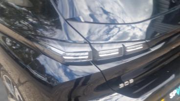 SPOTICAR Peugeot 308 1.2 Puretech Allure Eat Euro 6 (s/s) 5dr Used Car - Saloon Petrol Black - Romford - 1200637498_5