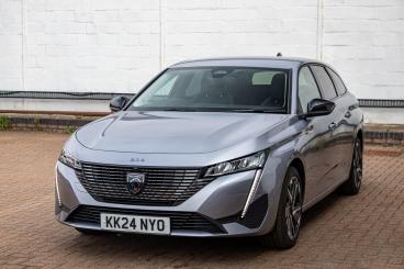 SPOTICAR Peugeot 308 Sw 1.2 Puretech Allure Eat Euro 6 (s/s) 5dr Used Car - Estate Petrol Grey - Braintree - 1200529394_3