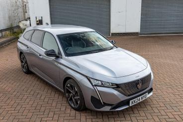 SPOTICAR Peugeot 308 Sw 1.2 Puretech Allure Eat Euro 6 (s/s) 5dr Used Car - Estate Petrol Grey - Braintree - 1200529394_5