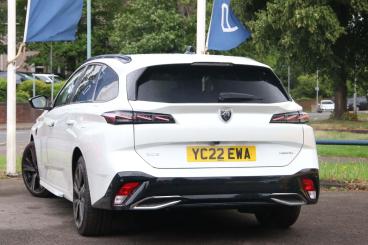 SPOTICAR Peugeot 308 Sw 1.6 12.4kwh Gt Premium E-eat Euro 6 (s/s) 5dr Used Car - Estate Plug-in Hybrid White - Lichfield - 1200529814_4