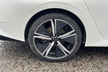 SPOTICAR Peugeot 308 Sw 1.2 Puretech Gt Eat Euro 6 (s/s) 5dr Used Car - Estate Petrol White - Southend-on-sea - 1200563220_5