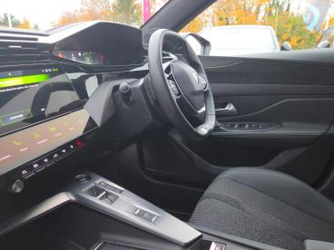 SPOTICAR Peugeot 408 1.2 Hybrid Gt Fastback E-dsc6 Euro 6 (s/s) 5dr Used Car - Saloon Hybrid Red - Basingstoke - 1200552931_5