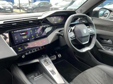 SPOTICAR Peugeot 408 1.2 Puretech Gt Fastback Eat Euro 6 (s/s) 5dr Used Car - Saloon Petrol Red - Romsey - 1200557888_5