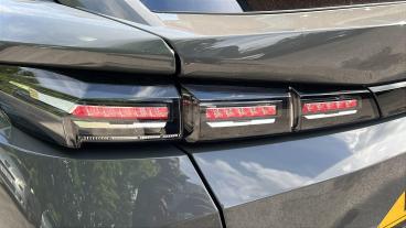 SPOTICAR Peugeot 408 1.6 12.4kwh Allure Fastback E-eat Euro 6 (s/s) 5dr Used Car - Saloon Plug-in Hybrid Grey - Stockport - 1200603338_5