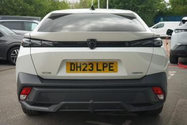 SPOTICAR Peugeot 408 1.6 12.4kwh Gt Fastback E-eat Euro 6 (s/s) 5dr Used Car - Saloon Plug-in Hybrid White - Leamington - 1200619272_4