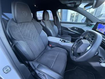 SPOTICAR Peugeot 5008 1.2 Hybrid Gt E-dsc6 Euro 6 (s/s) 5dr Used Car - Mpv Hybrid White - Watford - 1200559285_3