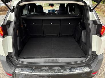 SPOTICAR Peugeot 5008 1.2 Puretech Allure Premium Euro 6 (s/s) 5dr Used Car - Mpv Petrol White - Portsmouth - 1200561398_5