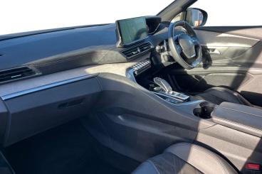 SPOTICAR Peugeot 5008 1.2 Puretech Gt Premium Eat Euro 6 (s/s) 5dr Used Car - Mpv Petrol Black - Southend-on-sea - 1200577281_2