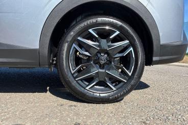 SPOTICAR Peugeot 5008 1.2 Gt E-dsc6 Euro 6 (s/s) 5dr Used Car - Mpv Hybrid Grey - Southend-on-sea - 1200617086_5